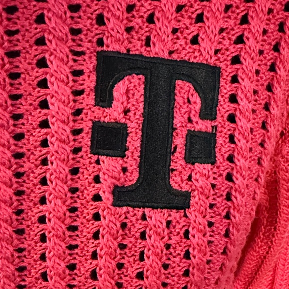 T-Mobile Magenta Crew Neck Sweater - Women's Medium - Picture 2 of 4